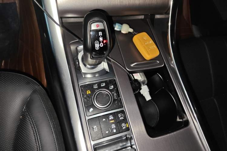 Used Land Rover Range Sport 2014 3.0 SC V6 HSE Gear Lever