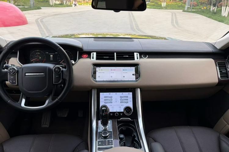 Used Land Rover Range Sport 2014 3.0 SC V6 HSE Interior 1