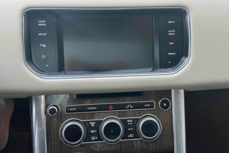 Used Land Rover Range Sport 2014 3.0 SC V6 HSE Interior 3