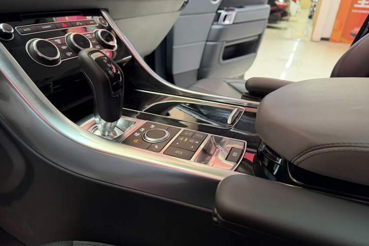 Used Land Rover Range Sport 2014 3.0 SC V6 HSE Interior 6