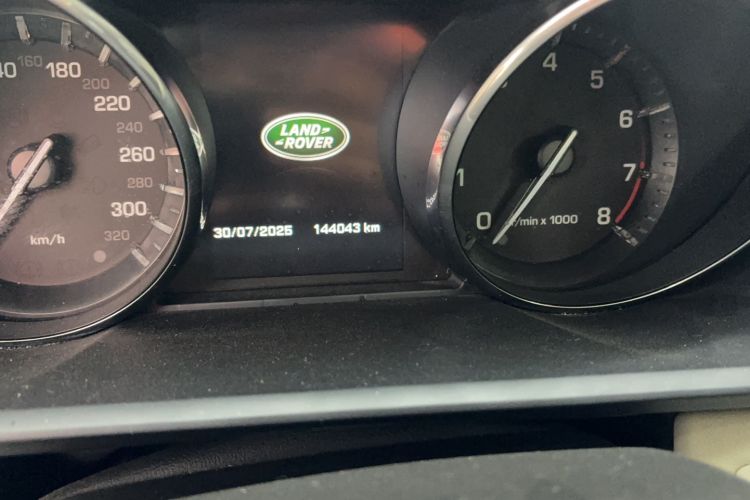 Used Land Rover Range Sport 2014 3.0 SC V6 HSE Odometer Close Up