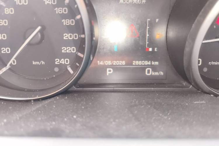 Used Land Rover Range Sport 2014 3.0 SC V6 HSE Odometer Close Up