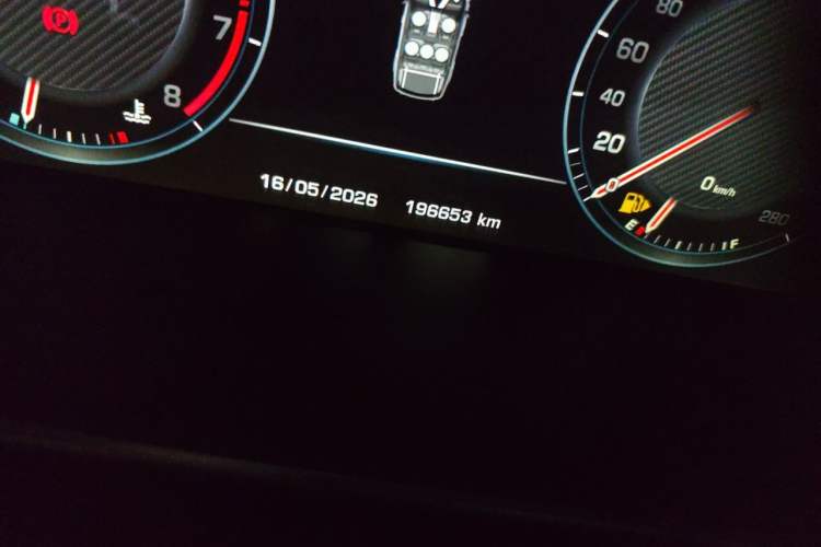 Used Land Rover Range Sport 2014 3.0 SC V6 HSE DYNAMIC Odometer Close Up