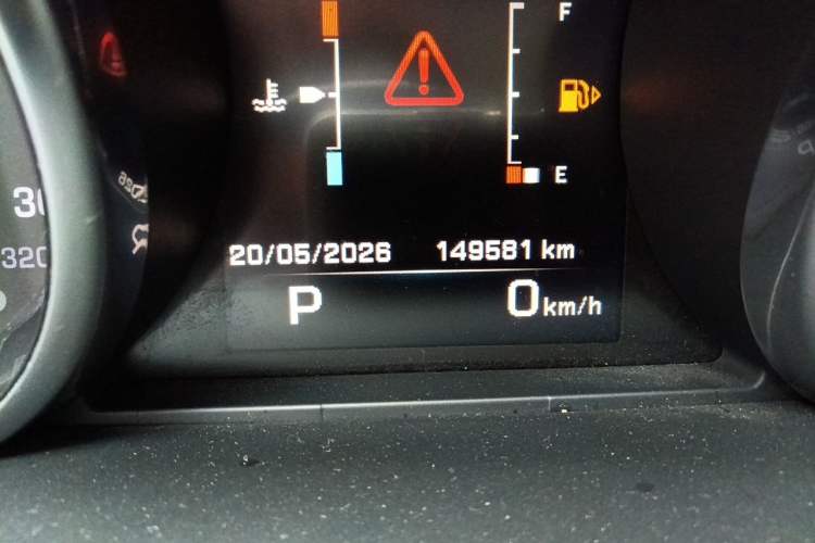 Used Land Rover Range Sport 2014 3.0 SC V6 HSE Odometer Close Up