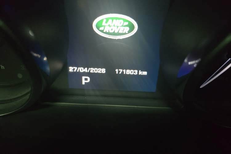 Used Land Rover Range Sport 2014 3.0 SC V6 HSE Odometer Close Up