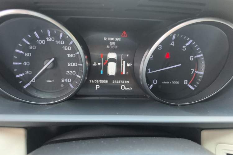 Used Land Rover Range Sport 2014 3.0 SC V6 HSE Odometer Close Up