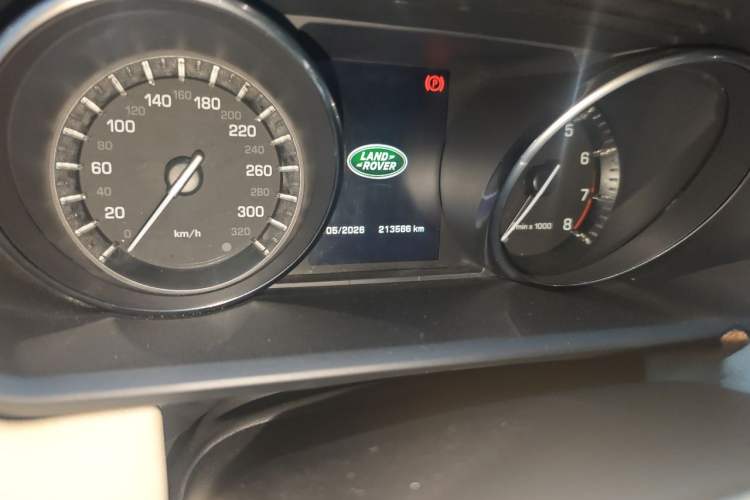Used Land Rover Range Sport 2014 3.0 SC V6 HSE Odometer Close Up