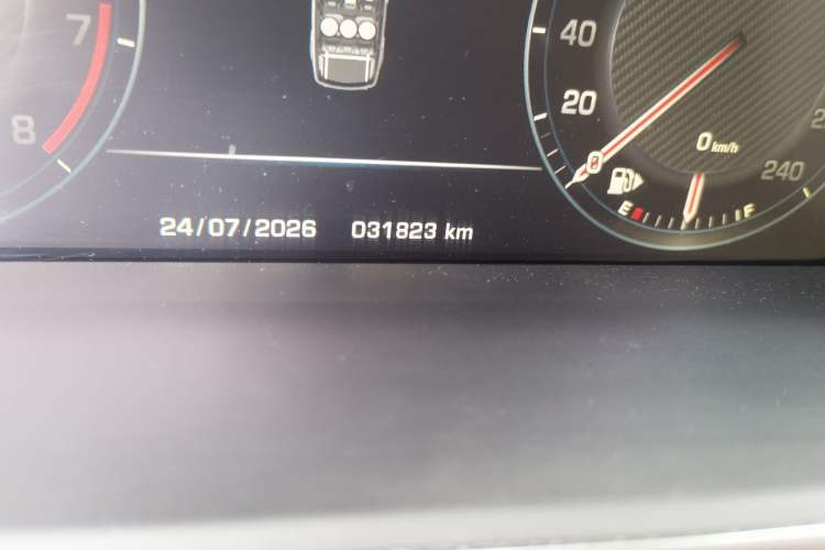 Used Land Rover Range Sport 2014 3.0 SC V6 HSE Odometer Close Up