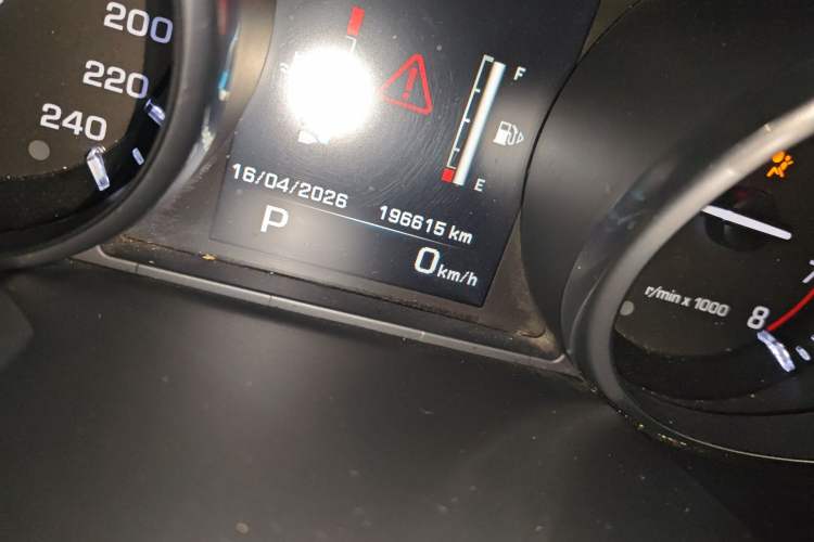 Used Land Rover Range Sport 2014 3.0 SC V6 HSE Odometer Close Up