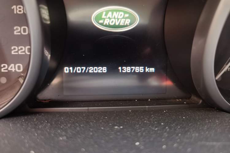 Used Land Rover Range Sport 2014 3.0 SC V6 HSE Odometer Close Up