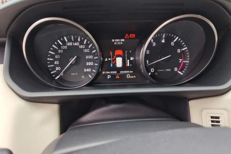 Used Land Rover Range Sport 2014 3.0 SC V6 HSE Odometer Close Up
