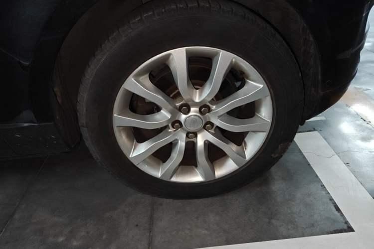 Used Land Rover Range Sport 2014 3.0 SC V6 HSE Right Front Wheel Hub