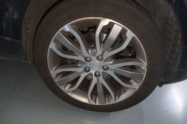 Used Land Rover Range Sport 2014 3.0 SC V6 HSE DYNAMIC Right Front Wheel Hub