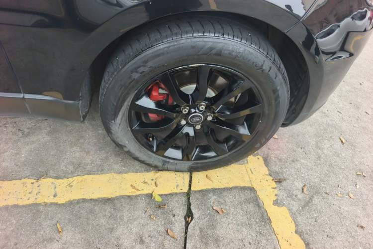 Used Land Rover Range Sport  Right Front Wheel Hub