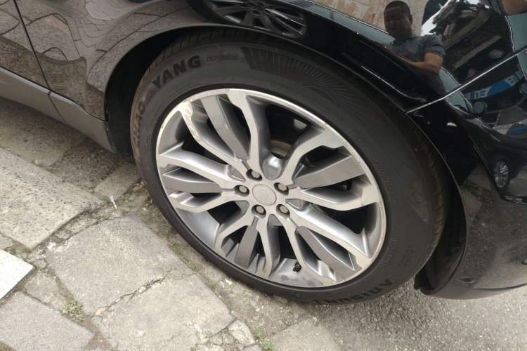 Used Land Rover Range Sport 2014 3.0 SC V6 HSE Right Front Wheel Hub
