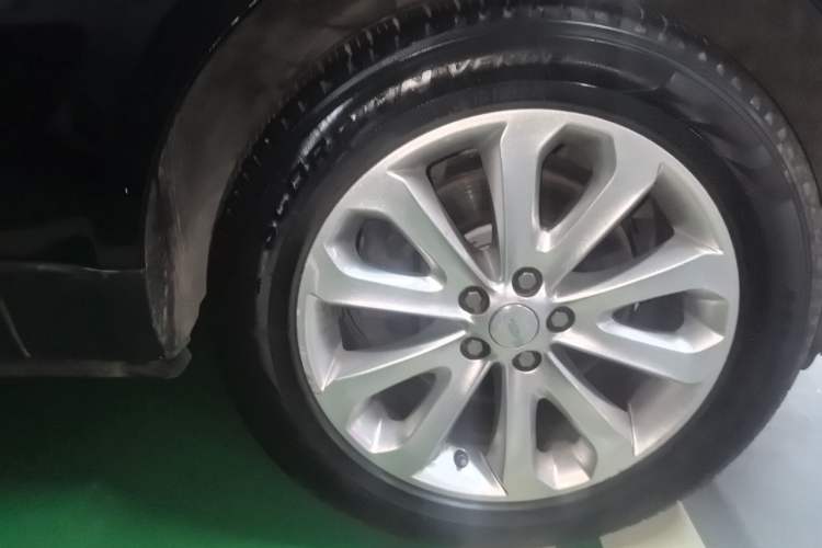 Used Land Rover Range Sport  Right Front Wheel Hub
