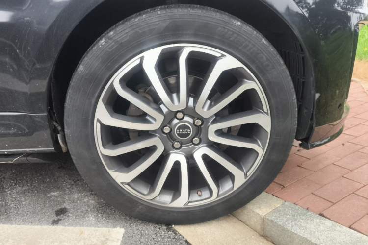 Used Land Rover Range Sport  Right Front Wheel Hub