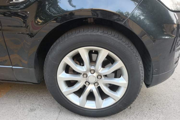 Used Land Rover Range Sport 2014 3.0 SC V6 HSE Right Front Wheel Hub