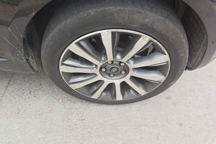 Used Land Rover Range Sport  Right Front Wheel Hub