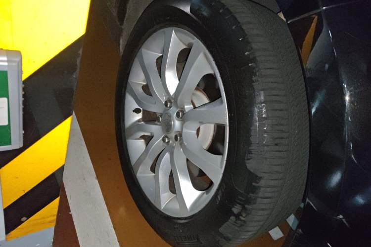 Used Land Rover Range Sport 2014 3.0 SC V6 HSE Right Front Wheel Hub