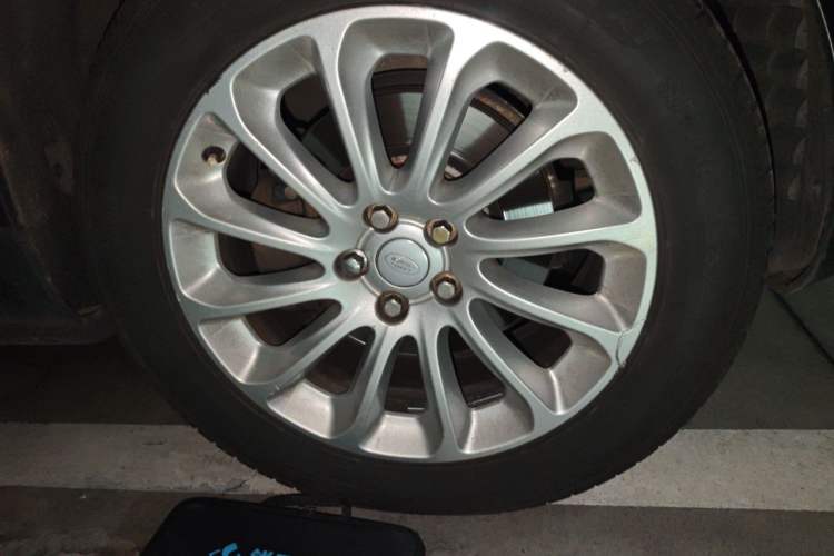 Used Land Rover Range Sport  Right Front Wheel Hub