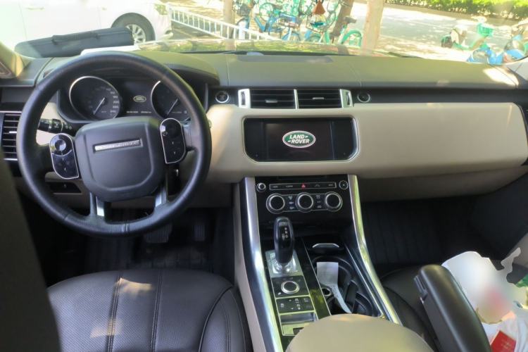 Used Land Rover Range Sport 2014 3.0 SC V6 HSE Center Console
