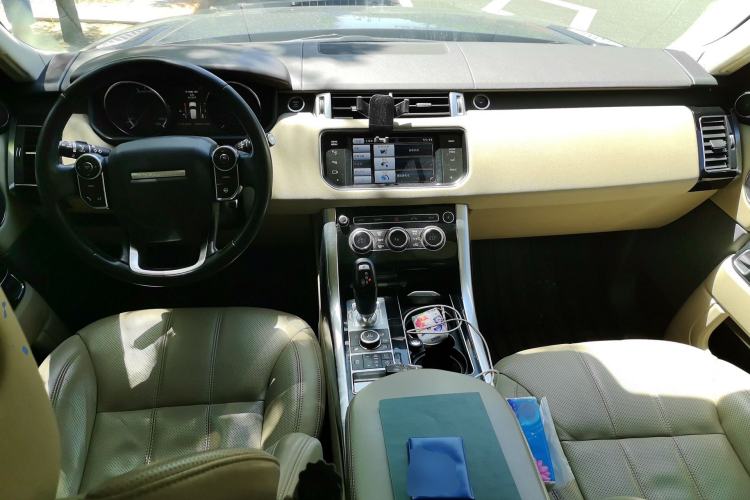 Used Land Rover Range Sport 2014 3.0 SC V6 HSE Center Console