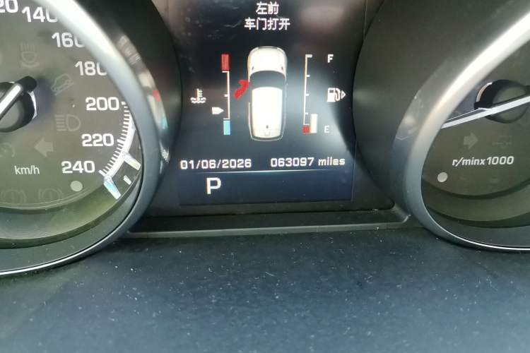 Used Land Rover Range Sport 2014 3.0 SC V6 HSE Odometer Close Up