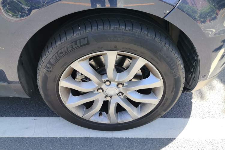 Used Land Rover Range Sport 2014 3.0 SC V6 HSE Right Front Wheel Hub