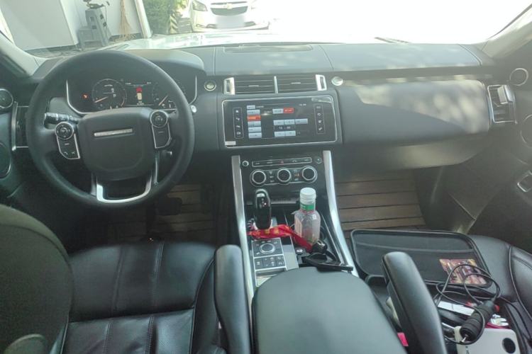 Used Land Rover Range Sport 2014 3.0 SC V6 HSE Center Console