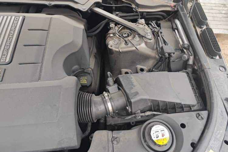 Used Land Rover Range Sport 2014 3.0 SC V6 HSE DYNAMIC Engine Bay Left