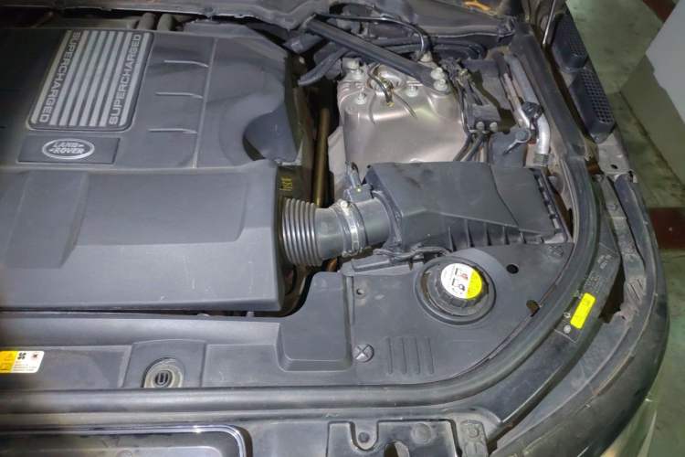 Used Land Rover Range Sport 2014 3.0 SC V6 HSE DYNAMIC Engine Bay Left