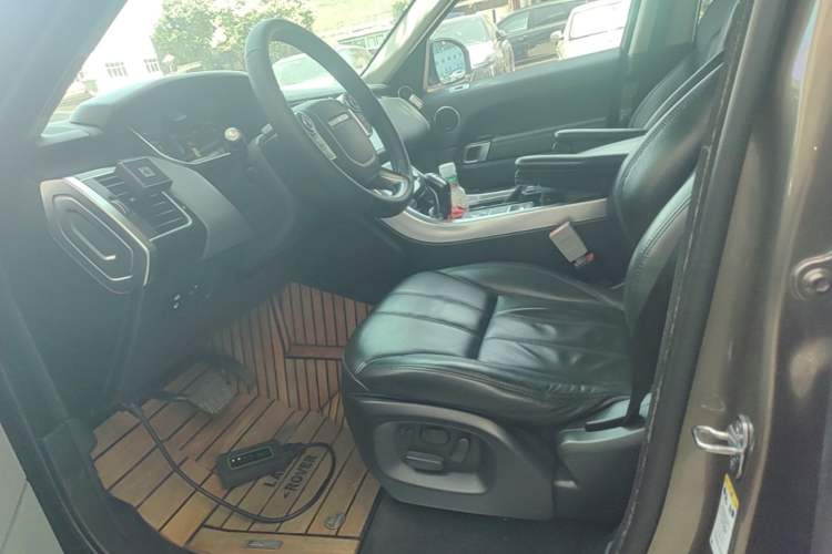Used Land Rover Range Sport 2014 3.0 SC V6 HSE Left Front Seat