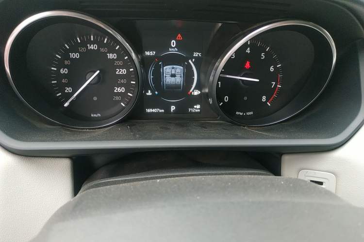 Used Land Rover Range Sport 2014 3.0 SC V6 HSE Odometer Close Up