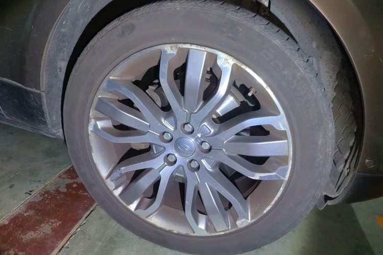 Used Land Rover Range Sport 2014 3.0 SC V6 HSE DYNAMIC Right Front Wheel Hub