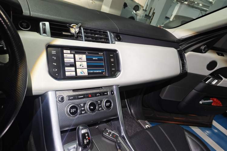 Used Land Rover Range Sport 2014 3.0 SC V6 HSE DYNAMIC Audio And AC Panel