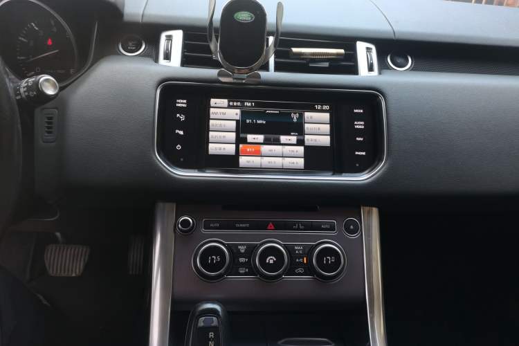 Used Land Rover Range Sport 2014 3.0 SC V6 HSE Audio And AC Panel