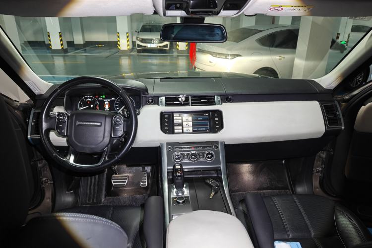 Used Land Rover Range Sport 2014 3.0 SC V6 HSE DYNAMIC Center Console
