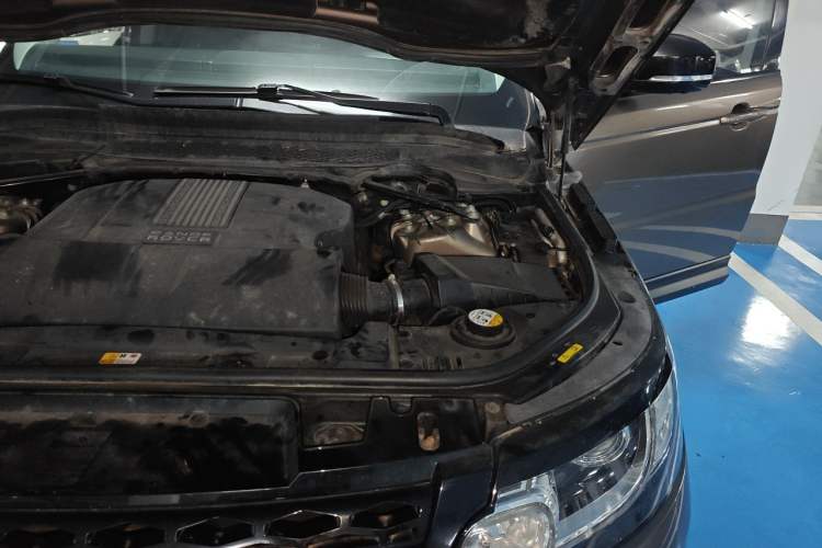 Used Land Rover Range Sport 2014 3.0 SC V6 HSE DYNAMIC Engine Bay Left