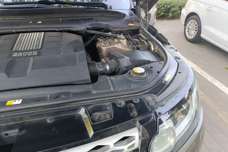 Used Land Rover Range Sport 2014 3.0 SC V6 HSE Engine Bay Left