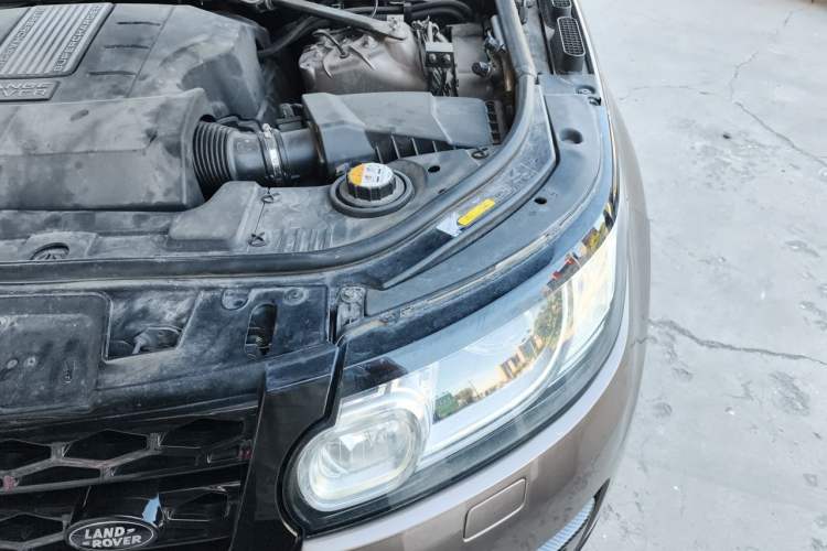 Used Land Rover Range Sport 2014 3.0 SC V6 HSE Engine Bay Left
