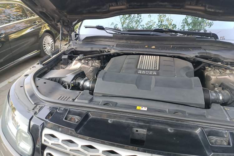 Used Land Rover Range Sport 2014 3.0 SC V6 HSE Engine Bay Right