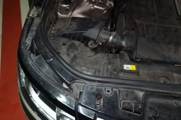 Used Land Rover Range Sport 2014 3.0 SC V6 HSE Engine Bay Right