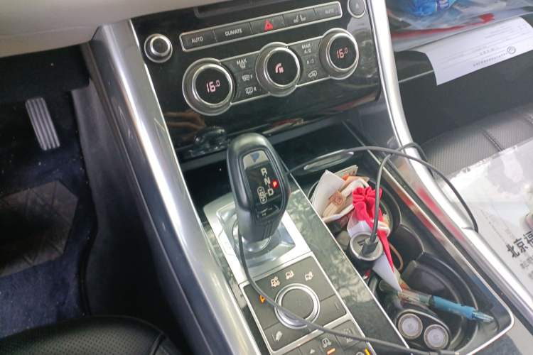 Used Land Rover Range Sport 2014 3.0 SC V6 HSE Gear Lever