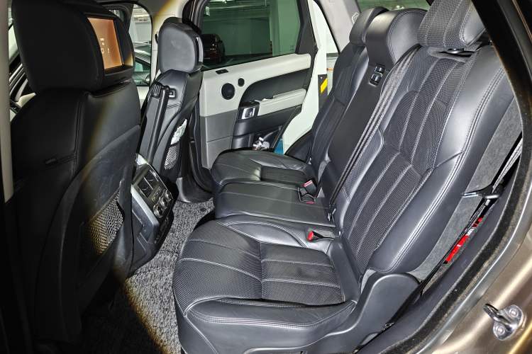 Used Land Rover Range Sport 2014 3.0 SC V6 HSE DYNAMIC Left Rear Seat