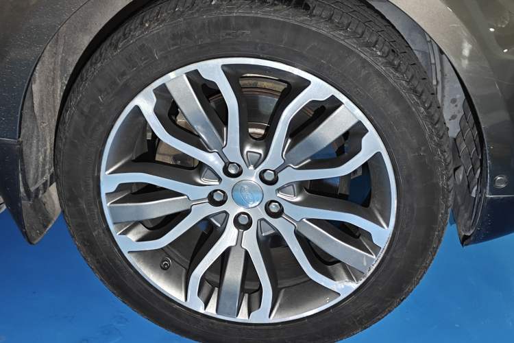 Used Land Rover Range Sport 2014 3.0 SC V6 HSE DYNAMIC Right Front Wheel Hub