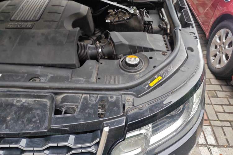 Used Land Rover Range Sport 2014 3.0 SC V6 HSE Engine Bay Left