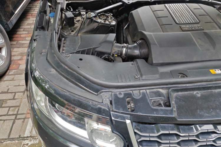 Used Land Rover Range Sport 2014 3.0 SC V6 HSE Engine Bay Right