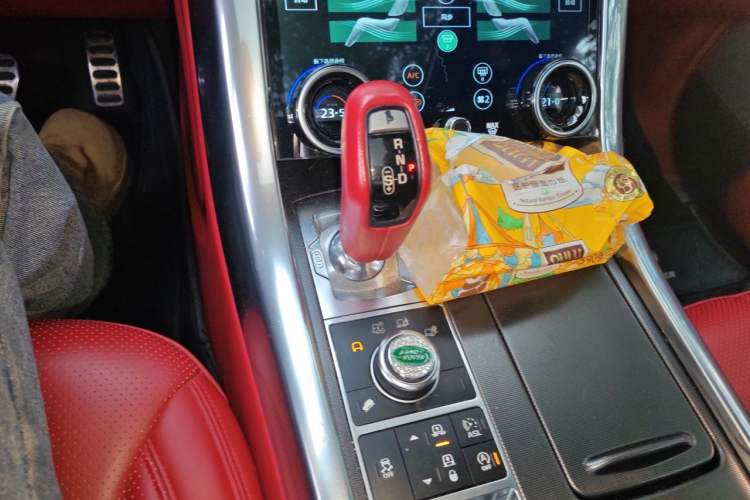 Used Land Rover Range Sport 2014 3.0 SC V6 HSE Gear Lever