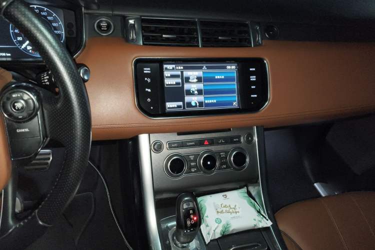 Used Land Rover Range Sport 2014 3.0 SC V6 HSE DYNAMIC Audio And AC Panel